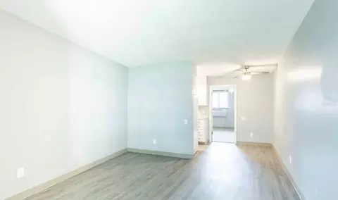 1915 S 44th St, Omaha, NE 68105