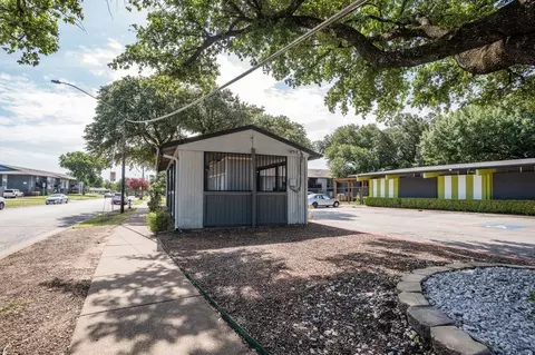2704 S Cockrell Hill Rd, Dallas, TX 75211 photo 19