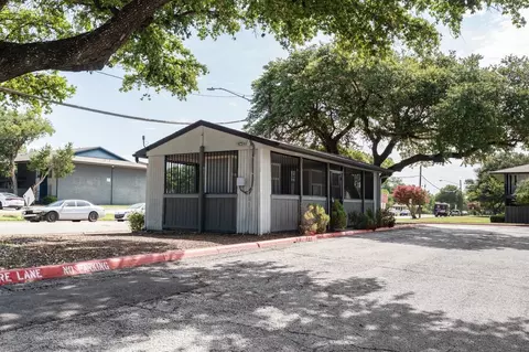 2704 S Cockrell Hill Rd, Dallas, TX 75211 photo 12
