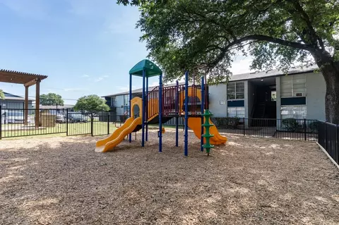 2704 S Cockrell Hill Rd, Dallas, TX 75211 photo 24