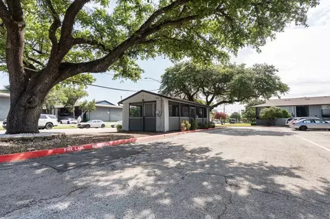 2704 S Cockrell Hill Rd, Dallas, TX 75211 photo 11