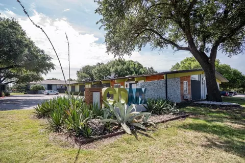 2704 S Cockrell Hill Rd, Dallas, TX 75211 photo 17