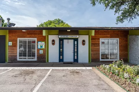 2704 S Cockrell Hill Rd, Dallas, TX 75211 photo 14