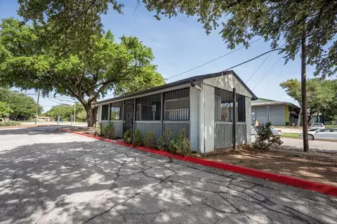 2704 S Cockrell Hill Rd, Dallas, TX 75211 photo 21