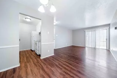 2704 S Cockrell Hill Rd, Dallas, TX 75211 photo 3