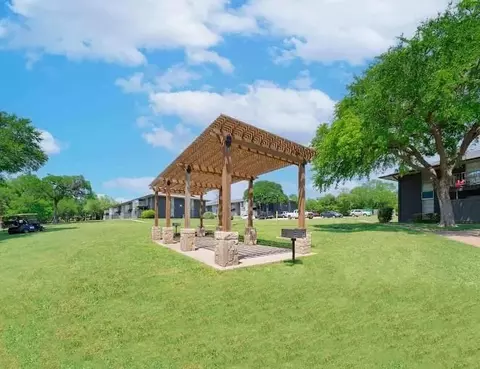 2704 S Cockrell Hill Rd, Dallas, TX 75211 photo 9
