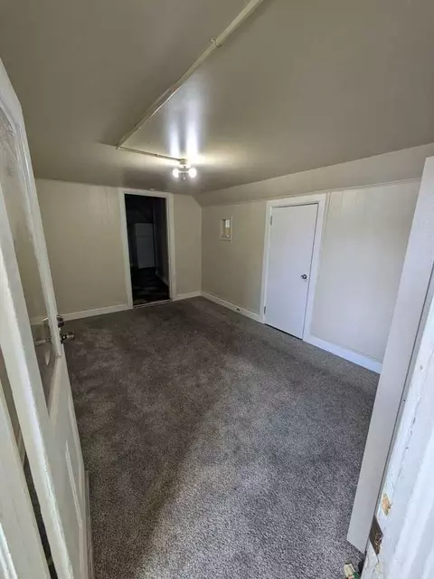 1207 S 15th St, Manitowoc, WI 54220