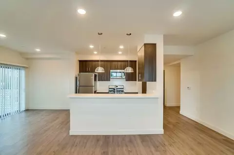 16836 Sherman Way, Los Angeles, CA 91406