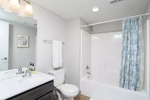 200 W 1st St, Cedar Falls, IA 50613