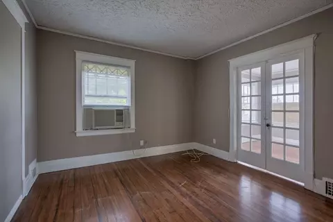 3405 Dewey Ave, Omaha, NE 68105