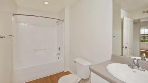27800 Mcbean Pkwy, Valencia, CA 91354 photo 33