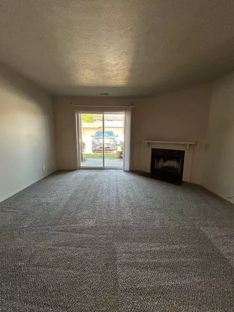10919 Cottonwood Ln, Omaha, NE 68164