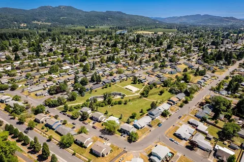 2220 Shadylane Dr, Springfield, OR 97477 photo 10