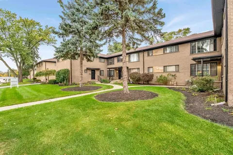 2101 E Maple Rd, Birmingham, MI 48009