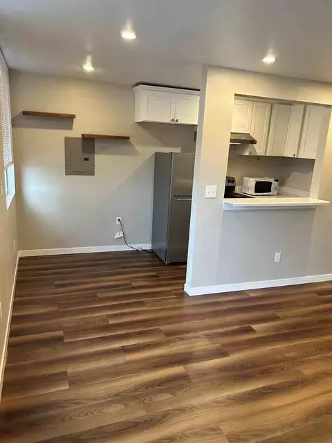 5035 15th Ave NE, Seattle, WA 98105