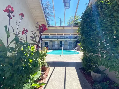 1222 S Hutchins St, Lodi, CA 95240