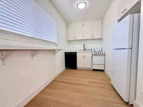 1239 Oak Grove Ave, Burlingame, CA 94010