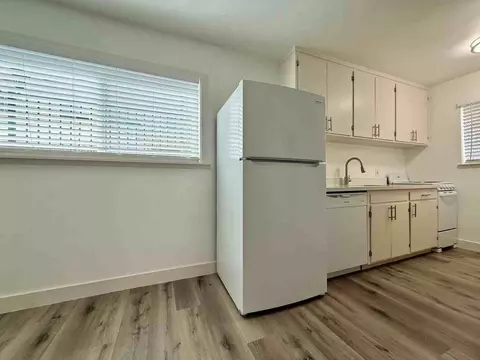 1239 Oak Grove Ave, Burlingame, CA 94010