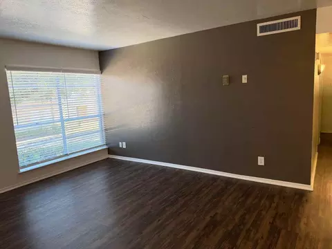 6864 Larmanda St, Dallas, TX 75231