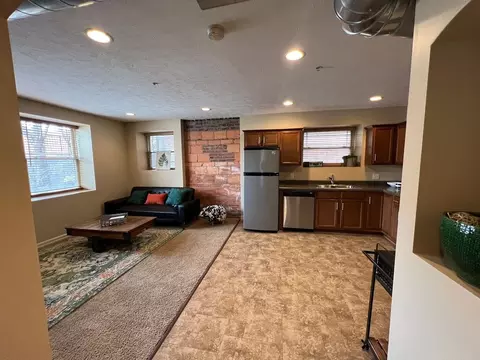 3005 Harney St, Omaha, NE 68131