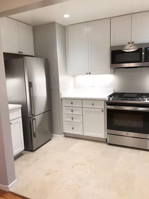 1041 Laurel St, Menlo Park, CA 94025