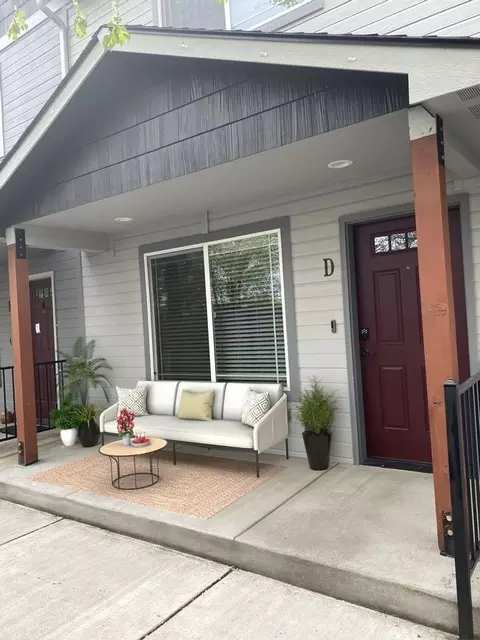 615 S 3rd St, Selah, WA 98942