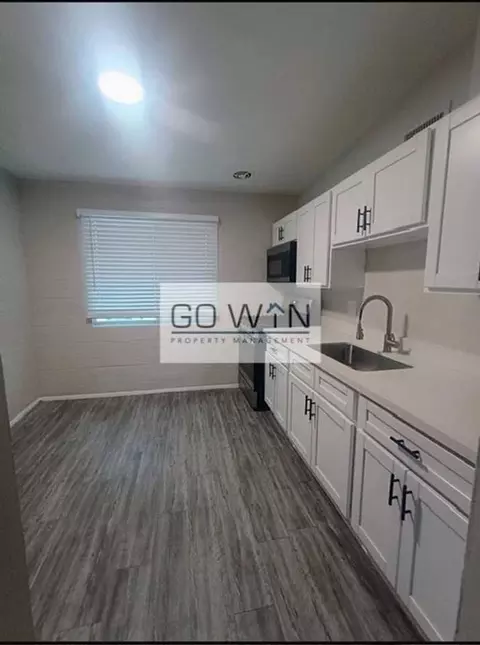 8639 N 7th St, Phoenix, AZ 85020