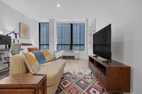 200 E 11th St, New York, NY 10003
