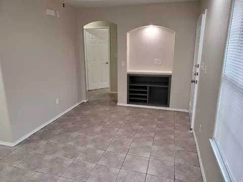 813 W Bronze Dr, Pharr, TX 78577 photo 2