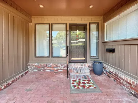 907 Oak Tree Dr, Chapel Hill, NC 27517