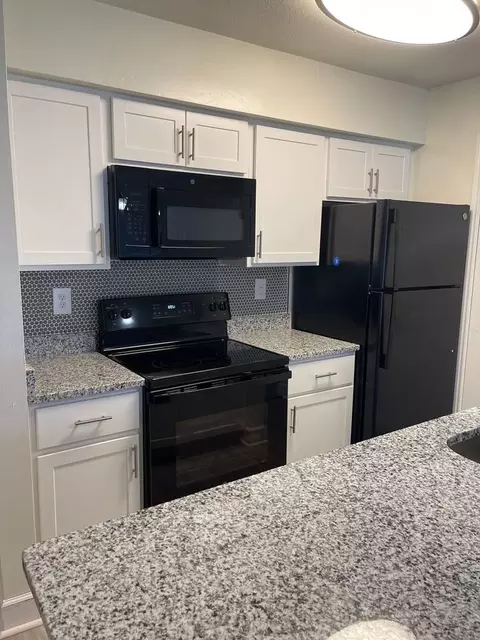 1000 Columbine Dr, Frederick, MD 21701