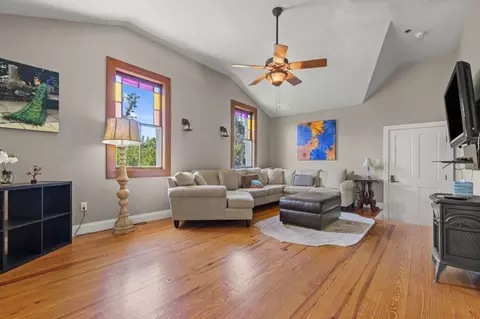 221 SE 7th St, Gainesville, FL 32601