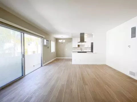11945 Darlington Ave, Los Angeles, CA 90049