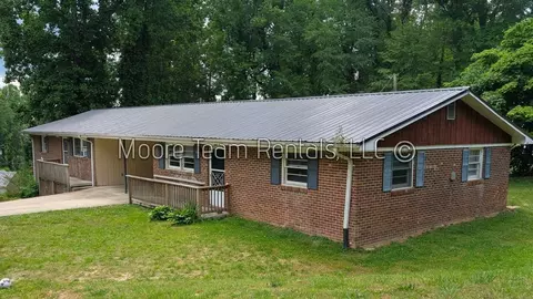 182 Ewart Dr, Hendersonville, NC 28739