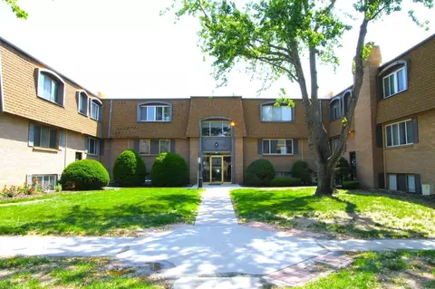 10715 O St, Omaha, NE 68127