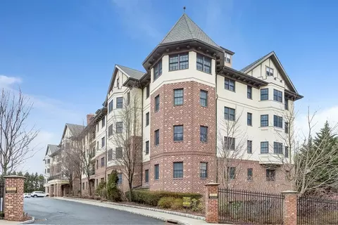 70 Garth Rd, Scarsdale, NY 10583