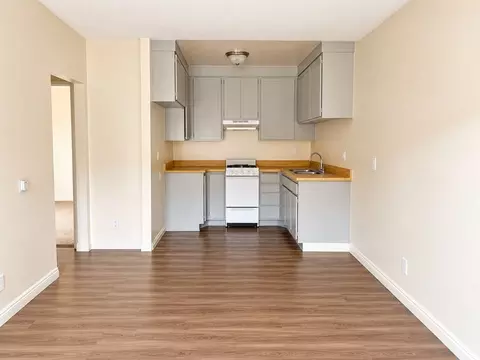 7320 Foothill Blvd, Tujunga, CA 91042