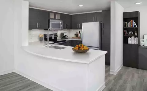 50 SW 10th St, Miami, FL 33130 photo 2