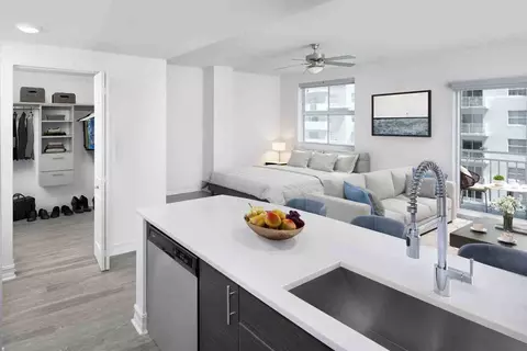 50 SW 10th St, Miami, FL 33130 photo 7