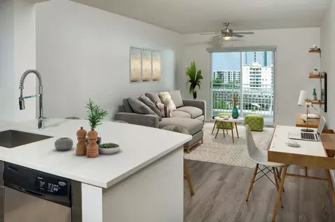 50 SW 10th St, Miami, FL 33130 photo 12