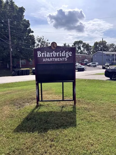 3716 Briarbridge Ln, Louisville, KY 40218