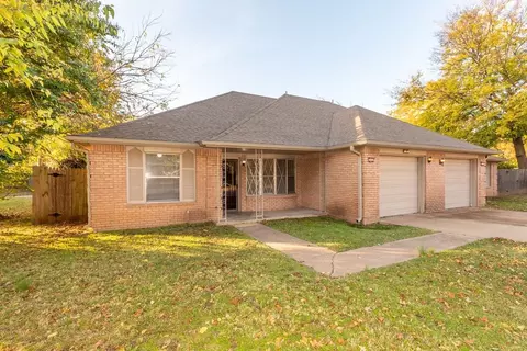 2517 E Skelly Dr, Tulsa, OK 74105