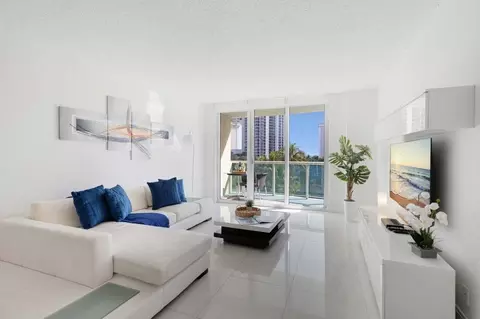 19370 Collins Ave, Sunny Isles Beach, FL 33160