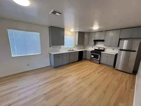 8748 Cedar St, Bellflower, CA 90706