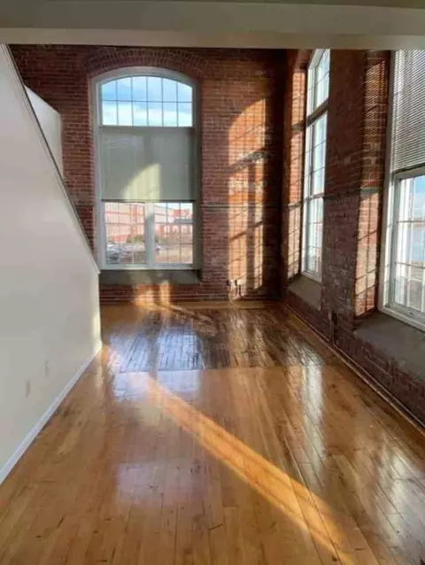 10 Manomet St, New Bedford, MA 02746