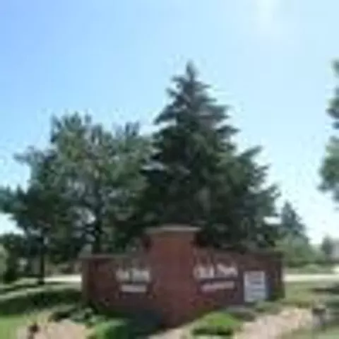 8828 S Oak Park Dr, Oak Creek, WI 53154