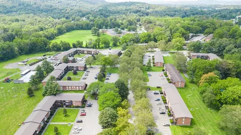 7 Greenhill Dr, Fishkill, NY 12524