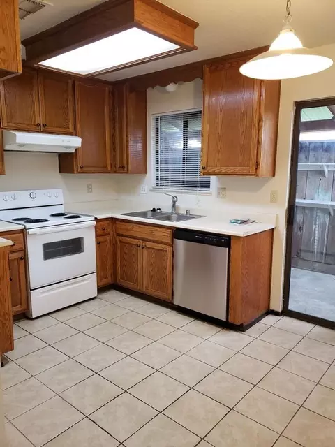 1190 Kenwood Ave, Turlock, CA 95380