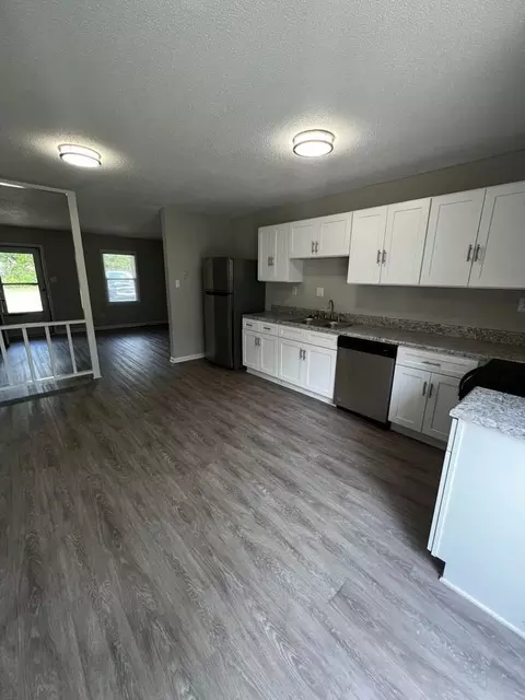 Elcone Dr, Fayetteville, NC 28306