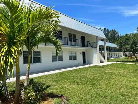 3232 Fruitville Rd, Sarasota, FL 34237